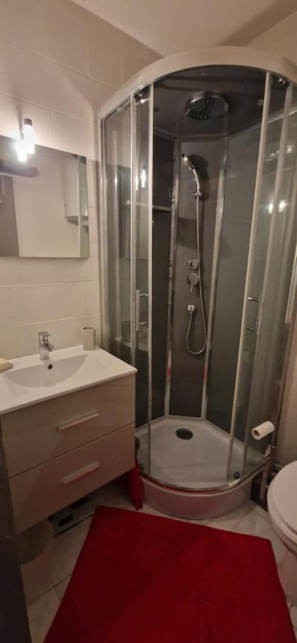 Le Chaleureux Cocon Rouge Apartment Ustou Ngoại thất bức ảnh