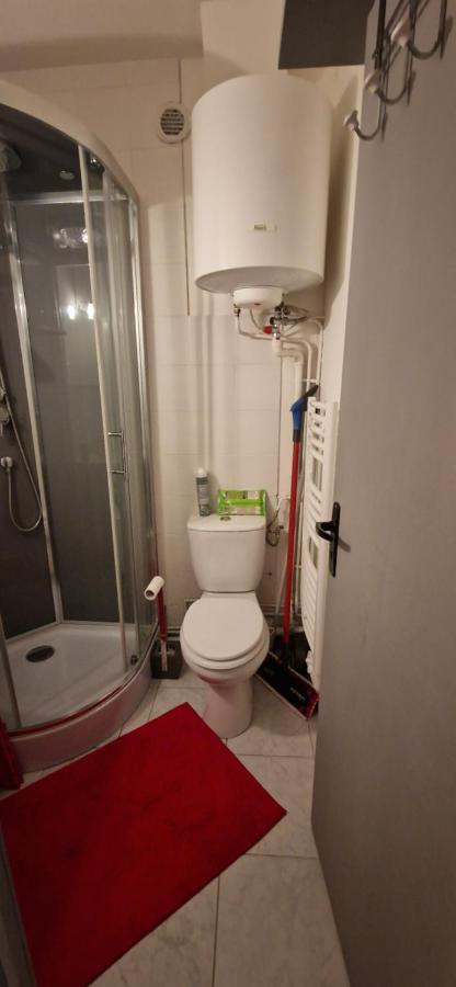 Le Chaleureux Cocon Rouge Apartment Ustou Ngoại thất bức ảnh