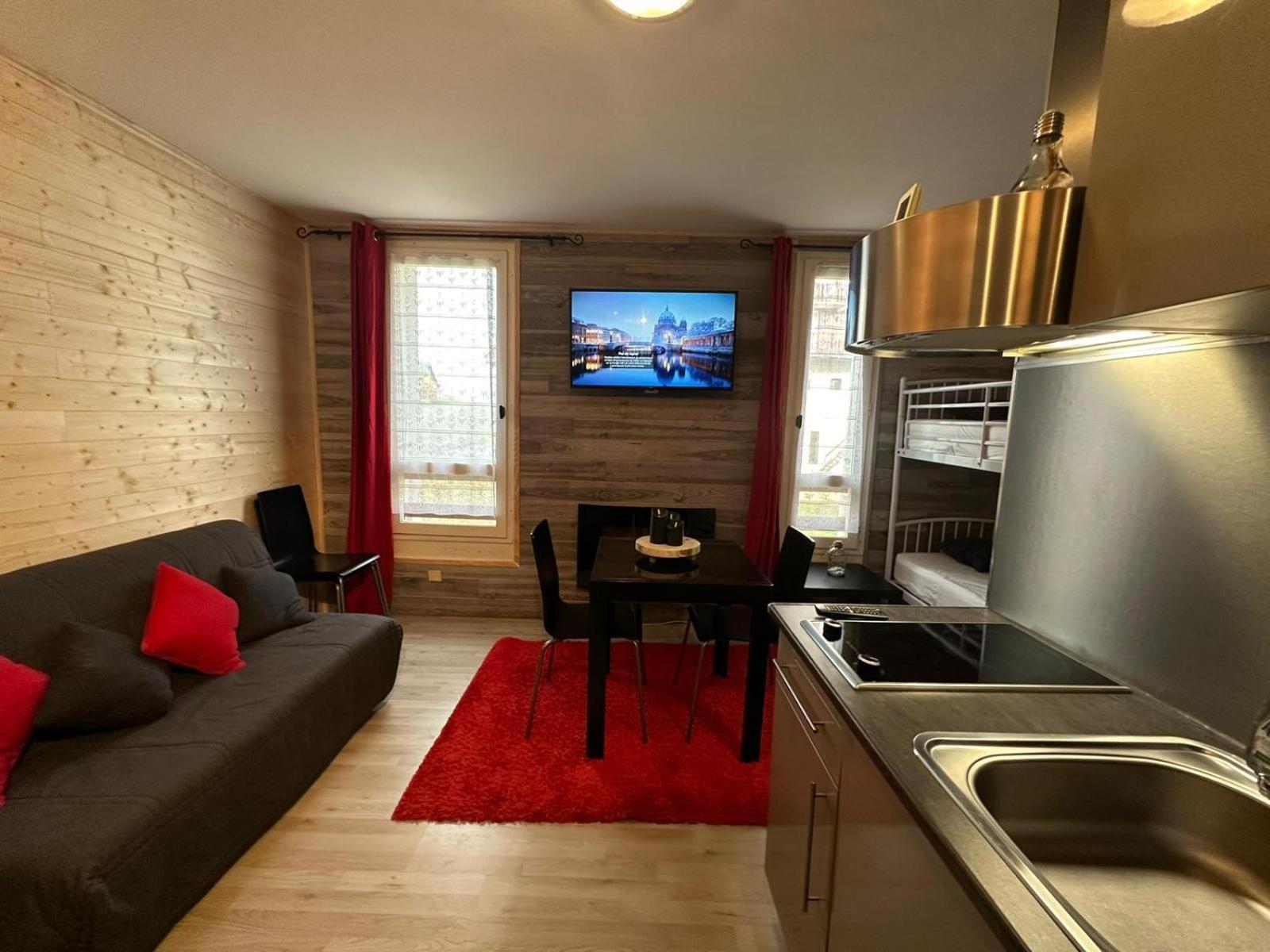 Le Chaleureux Cocon Rouge Apartment Ustou Ngoại thất bức ảnh