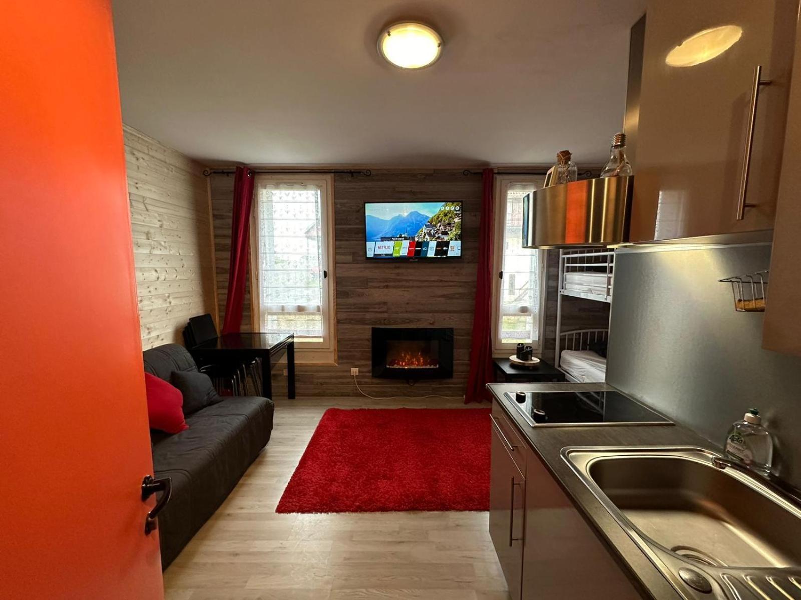 Le Chaleureux Cocon Rouge Apartment Ustou Ngoại thất bức ảnh