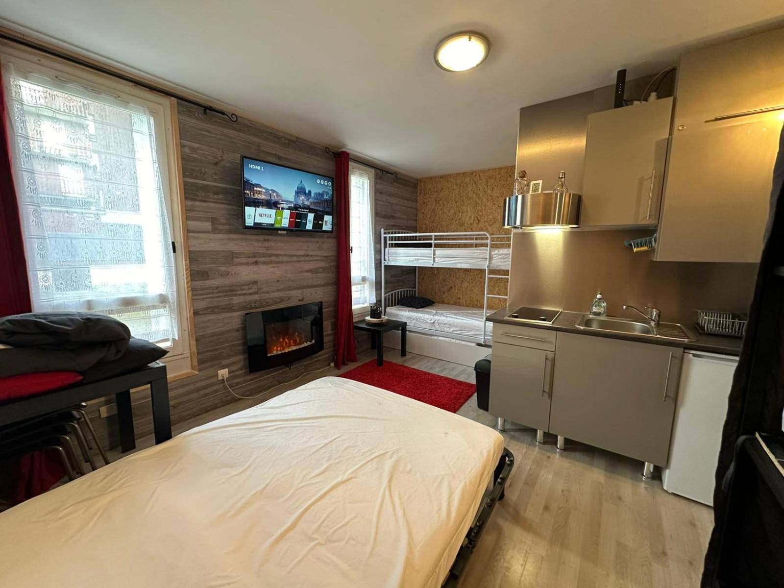 Le Chaleureux Cocon Rouge Apartment Ustou Ngoại thất bức ảnh