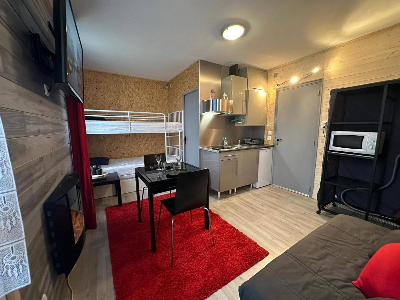 Le Chaleureux Cocon Rouge Apartment Ustou Ngoại thất bức ảnh