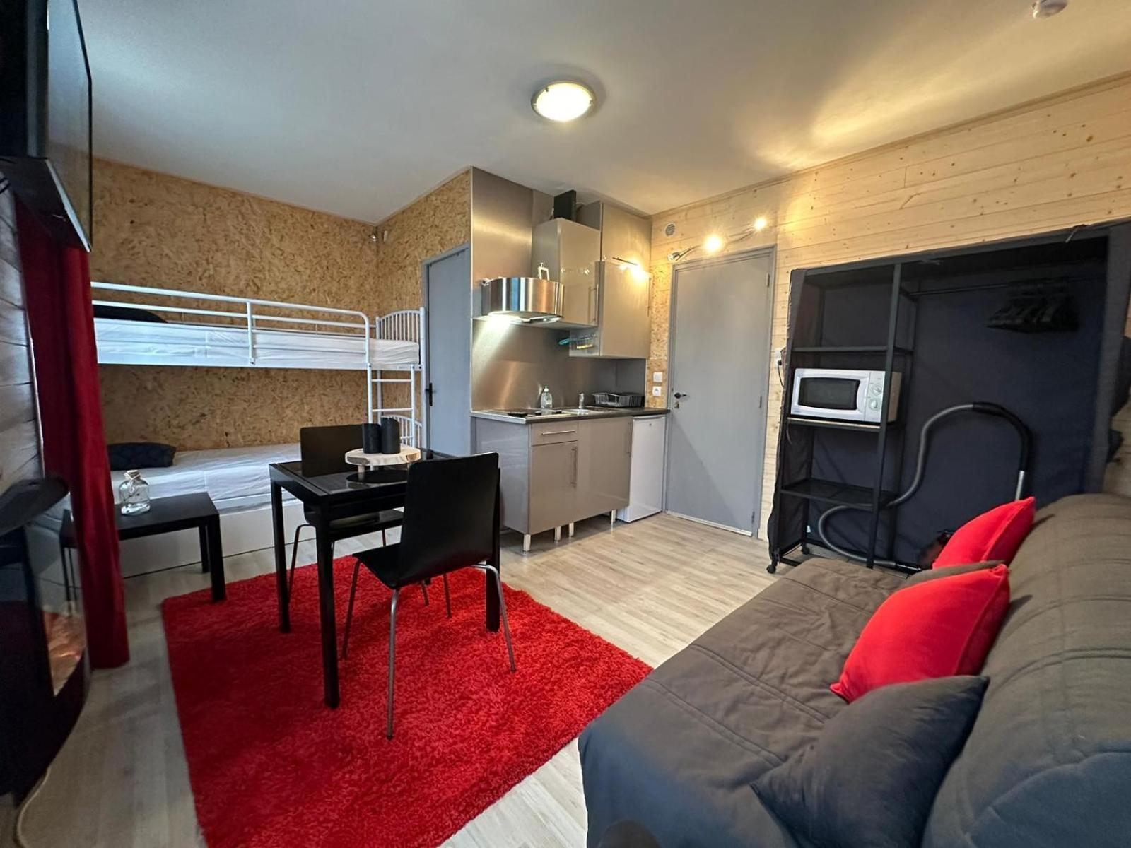 Le Chaleureux Cocon Rouge Apartment Ustou Ngoại thất bức ảnh