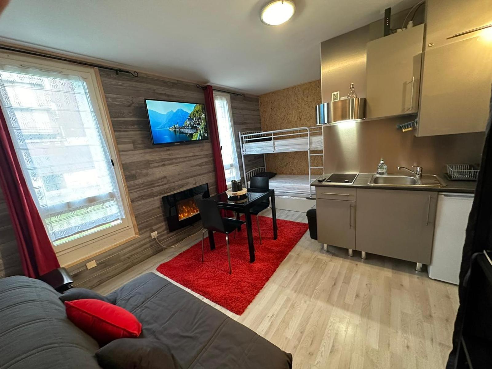 Le Chaleureux Cocon Rouge Apartment Ustou Ngoại thất bức ảnh