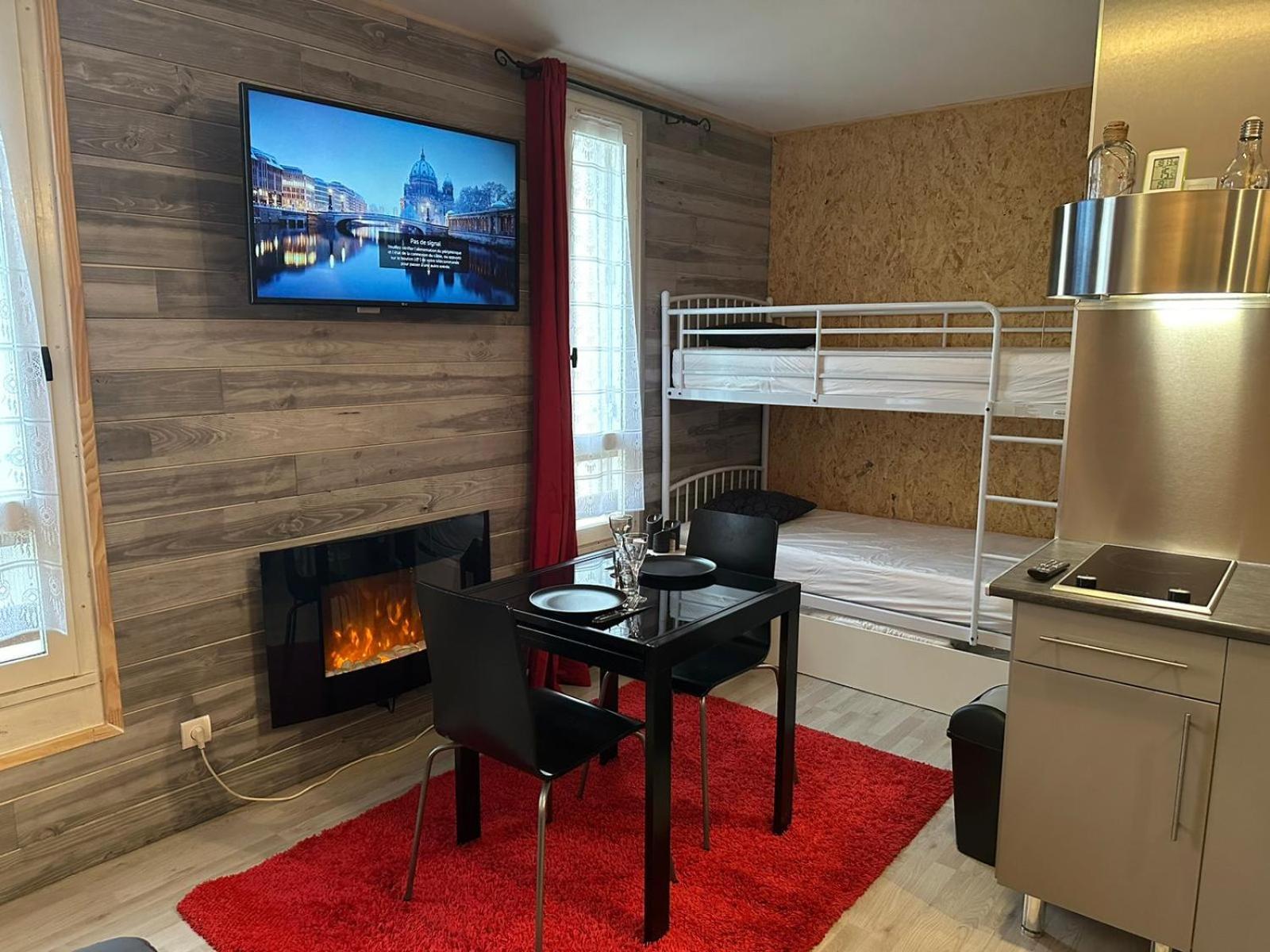 Le Chaleureux Cocon Rouge Apartment Ustou Ngoại thất bức ảnh